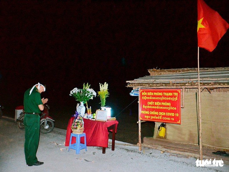 Người lính quân hàm xanh căng mình nơi biên giới Tây Nam cho dân yên giữa đại dịch - Ảnh 10.