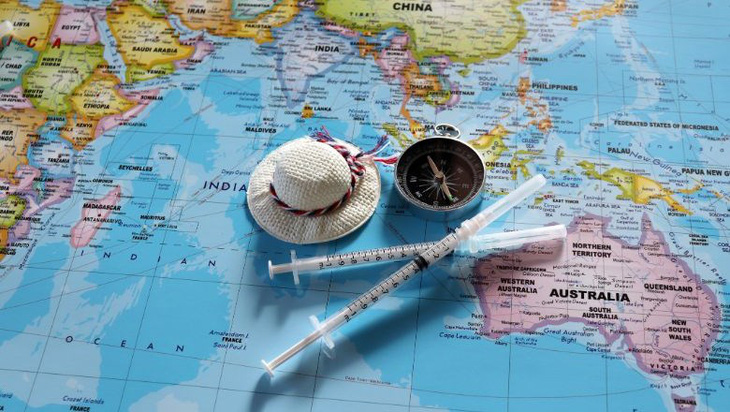 Nở rộ tour du lịch tiêm vắc xin lên tới 20.000 euro ở châu Âu - Ảnh 1.