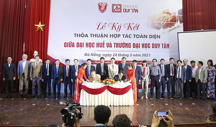 Trường ĐH Duy Tân và ĐH Huế ký kết hợp tác toàn diện - Ảnh 1.