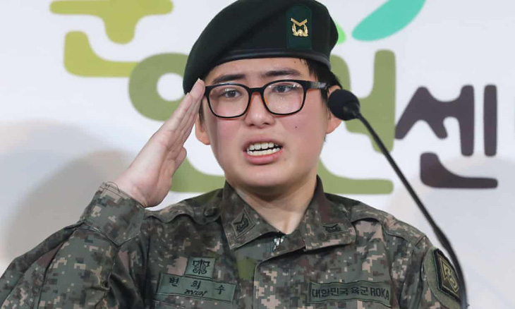 Người lính chuyển giới đầu tiên của Hàn Quốc chết sau khi bị trục xuất khỏi quân đội - Ảnh 1.