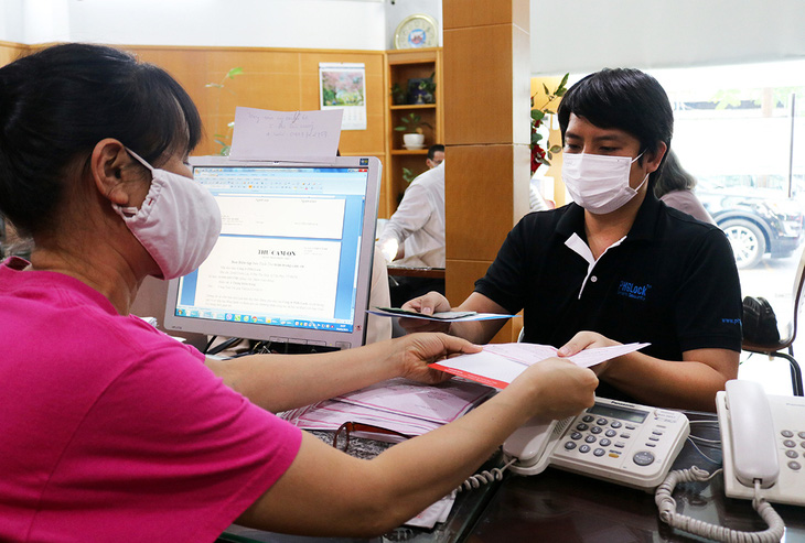 Cha đẻ ATM gạo chung tay góp vắc xin - Ảnh 1.