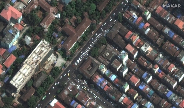 Biểu tình phản đối đảo chính ở Myanmar nhìn từ ảnh vệ tinh - Ảnh 9.