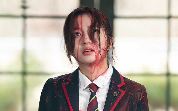 Penthouse 2 ngập tràn bạo lực học đường, khán giả Hàn gọi là phim 'khùng điên'