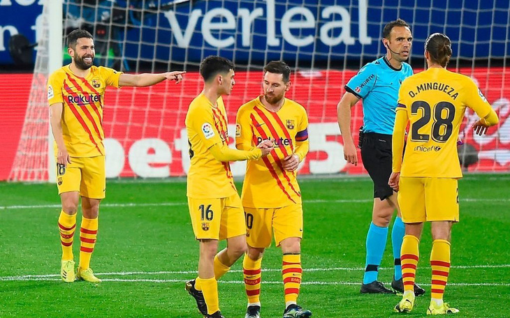 Messi với 2 pha kiến tạo giúp Barca áp sát ngôi đầu