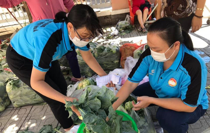 Người Sài Gòn bán bắp cải, su hào giúp nông dân Hải Dương - Ảnh 1.