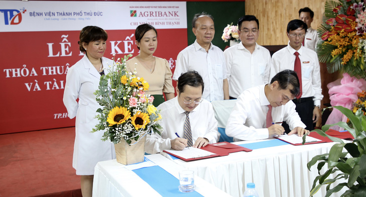 Agribank Chi nhánh Bình Thạnh ký kết thỏa thuận hợp tác với Bệnh viện TP Thủ Đức - Ảnh 1.