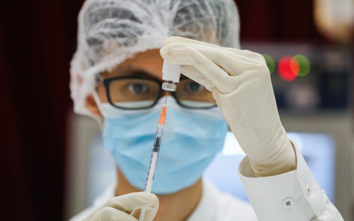 18 người Hong Kong nhập viện sau khi tiêm vắc xin COVID-19 của Trung Quốc