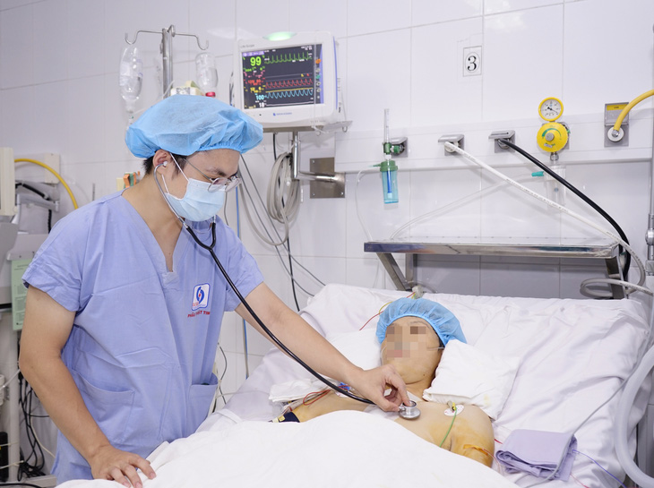 Hai bệnh viện phối hợp, cứu sống một bệnh nhân bị khối u lớn trong tim - Ảnh 1.