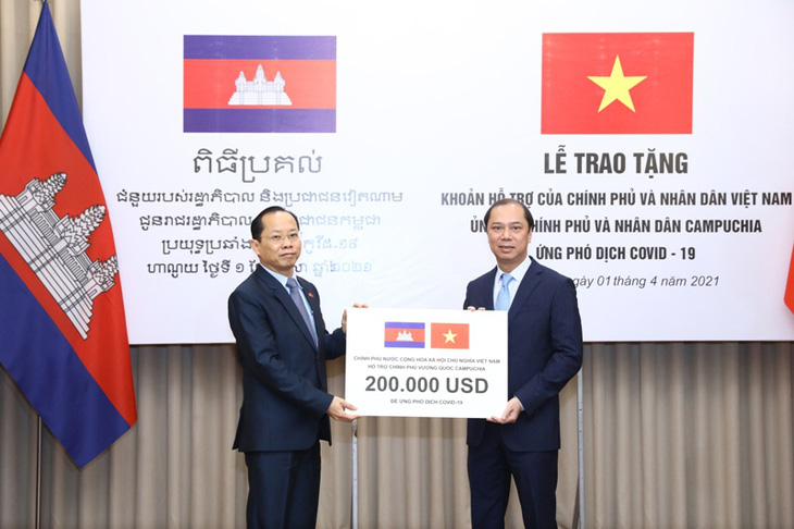 Việt Nam hỗ trợ Campuchia hơn 4,5 tỉ đồng ứng phó COVID-19 - Ảnh 1.