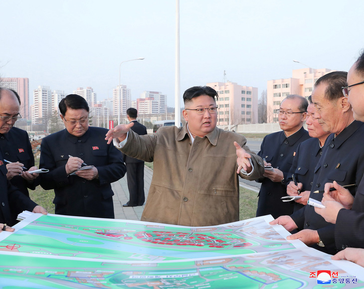 Ông Kim Jong Un kêu gọi xây thêm 50.000 căn hộ cho dân, LHQ cảnh báo thiếu đói ở Triều Tiên - Ảnh 1.