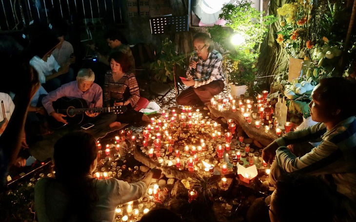 9 năm đốt nến, đồng ca bên mộ Trịnh Công Sơn