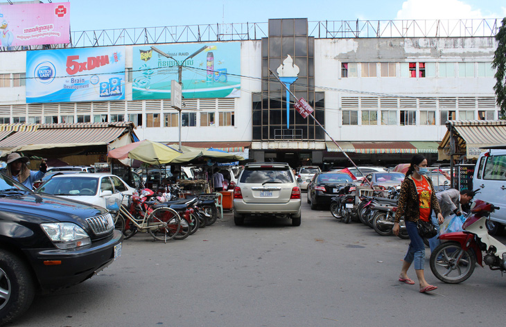 Campuchia giới nghiêm vào ban đêm để chống COVID-19 - Ảnh 1.