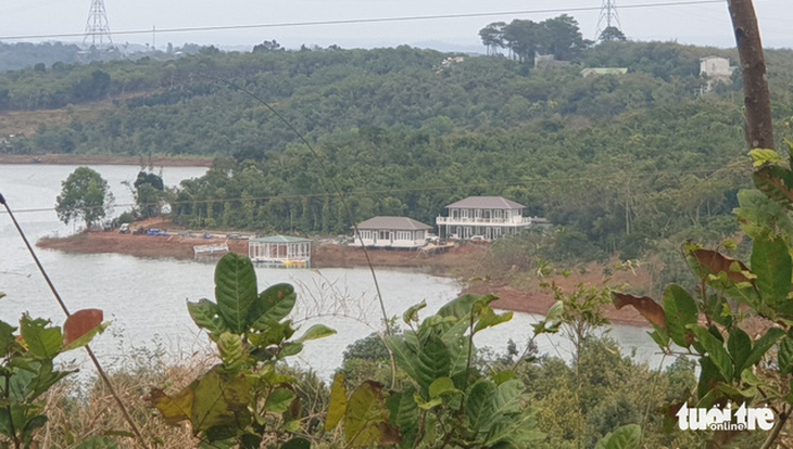 Vụ phá rừng phòng hộ xây khu nghỉ dưỡng ở Đắk Nông: Huyện hứa làm quyết liệt - Ảnh 1.