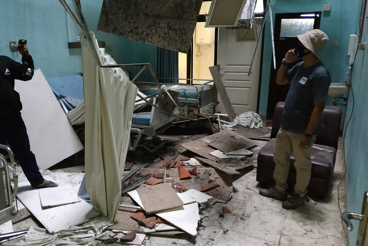 Động đất mạnh ngoài khơi Indonesia, ít nhất 6 người chết - Ảnh 1.