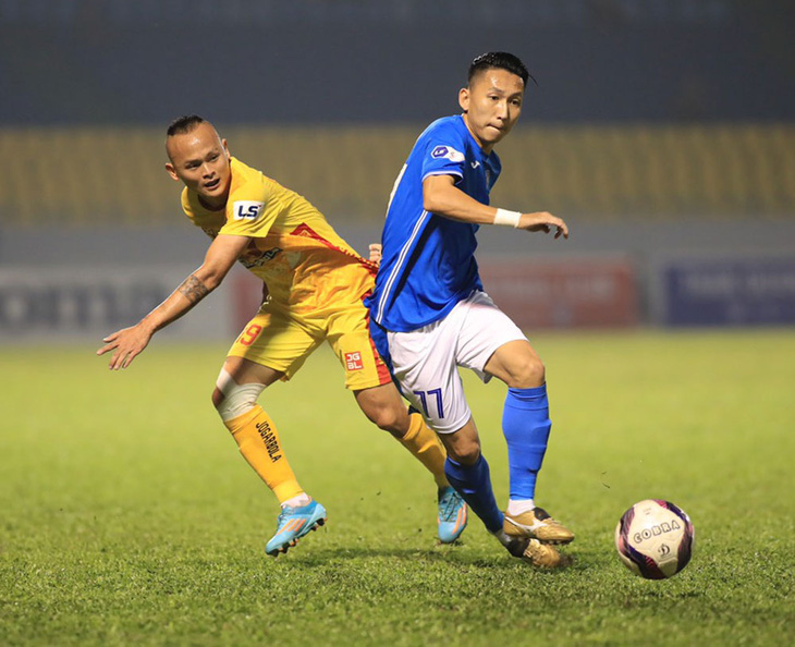 CLB Than Quảng Ninh chi 4,5 tỉ đồng trả lương cho cầu thủ, không bỏ trận đấu với Hà Nội - Ảnh 1.