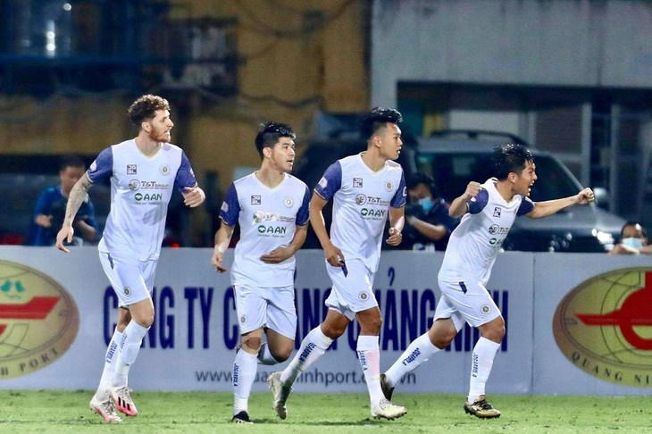 Quang Hải kiến tạo và ghi bàn, CLB Hà Nội thắng đậm - Ảnh 1.
