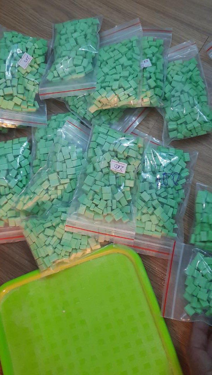 Triệt phá cả một kho ma túy từ Campuchia về Việt Nam - Ảnh 1.