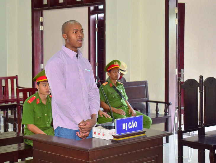 Tuyên tử hình một người Nigeria chuyển 3kg ma túy từ Campuchia vào Việt Nam - Ảnh 1.