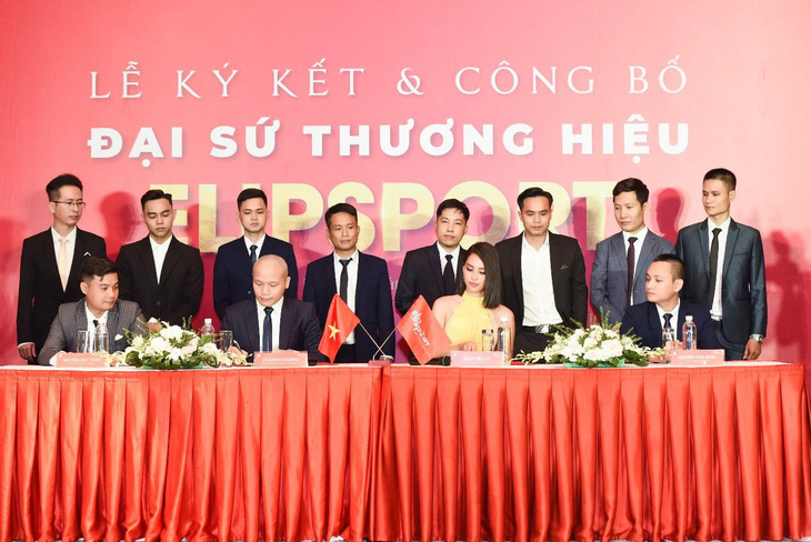 Hoa hậu Trần Tiểu Vy trở thành Đại sứ thương hiệu Elipsport - Ảnh 1.