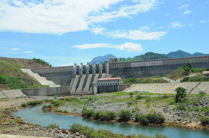Hai huyện miền núi ở Quảng Ngãi gánh 16 dự án thủy điện - Ảnh 1.