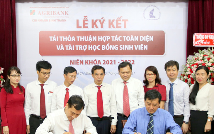 Agribank Bình Thạnh và Đại học Khoa học tự nhiên ký hợp tác toàn diện - Ảnh 1.