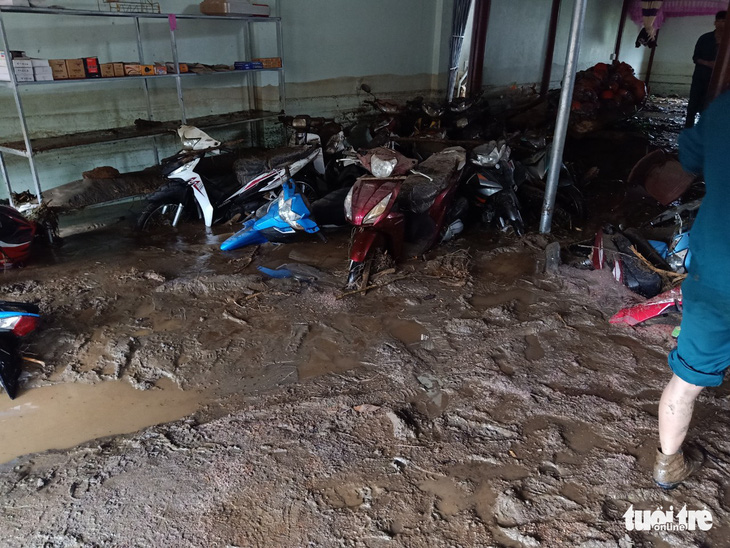 Lũ ống trong đêm ở Lào Cai, ít nhất 2 người chết, 1 người mất tích - Ảnh 4.