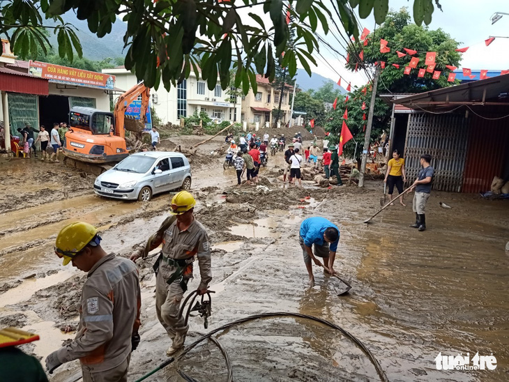 Lũ ống trong đêm ở Lào Cai, ít nhất 2 người chết, 1 người mất tích - Ảnh 8.