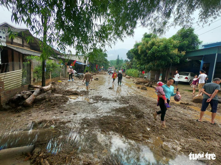 Lũ ống trong đêm ở Lào Cai, ít nhất 2 người chết, 1 người mất tích - Ảnh 1.