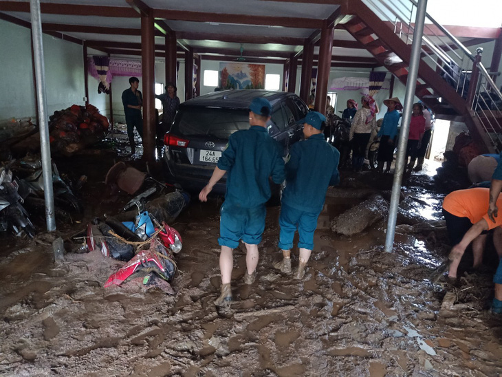 Thủ tướng yêu cầu khẩn trương khắc phục hậu quả mưa lũ làm 3 người chết ở Lào Cai - Ảnh 1.