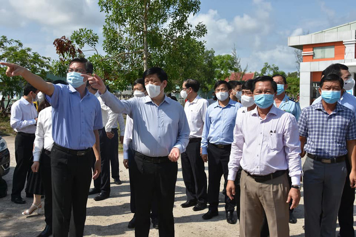 Bác sĩ Chợ Rẫy chi viện Kiên Giang chống COVID-19, dự kiến xây 2 bệnh viện dã chiến - Ảnh 1.