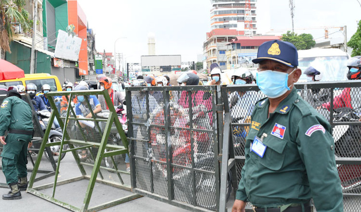 Campuchia gia hạn lệnh cấm đi lại ngăn COVID-19 - Ảnh 1.