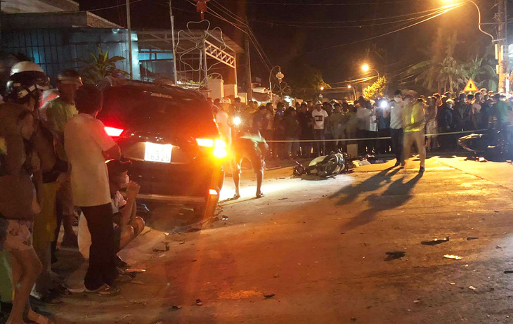 Khởi tố tài xế uống rượu rồi lái xe tông nhiều xe máy khiến 2 người chết - Ảnh 1.