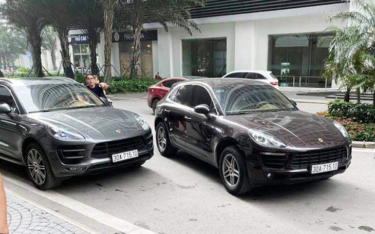 Cặp xe sang Porsche Macan trùng biển số 