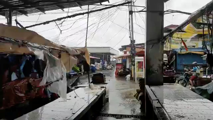 Dự báo bão Surigae suy yếu, Philippines vẫn sơ tán hơn 68.000 người - Ảnh 1.