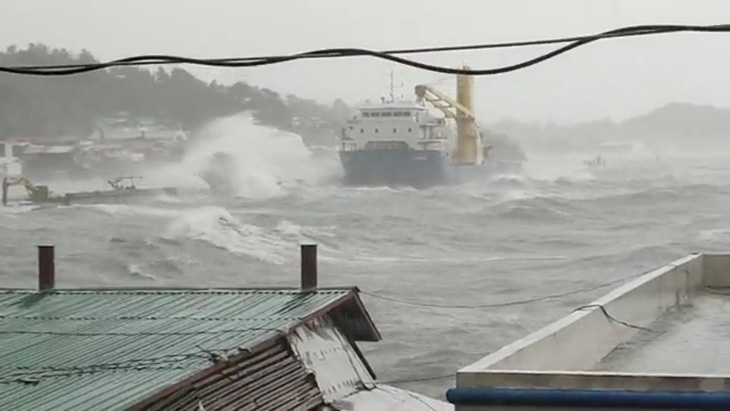 Dự báo bão Surigae suy yếu, Philippines vẫn sơ tán hơn 68.000 người - Ảnh 3.
