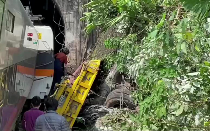 Xe tải tuột thắng gây ra thảm họa đường sắt Đài Loan - Ảnh 2.