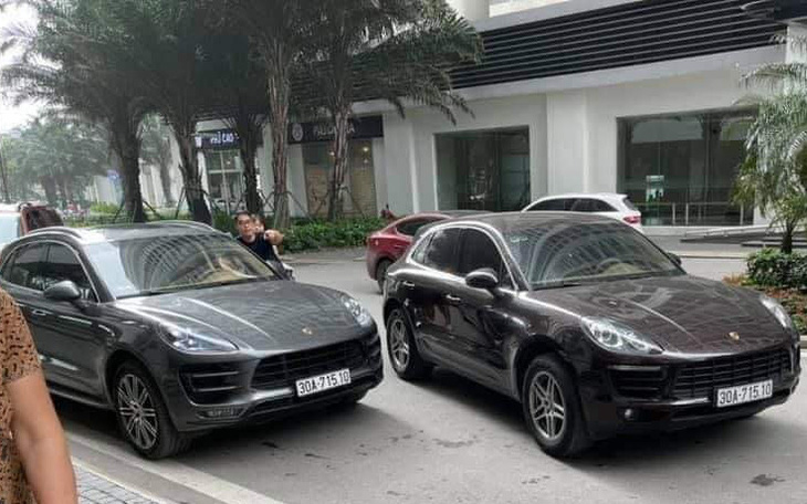 Tạm giữ 2 xe Porsche Macan trùng biển số 