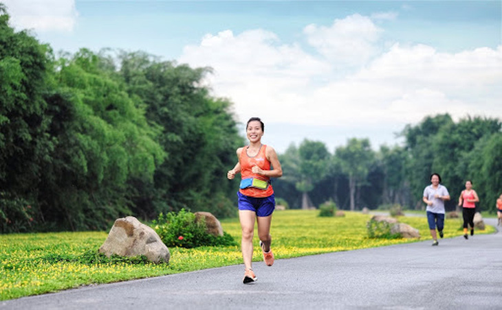 Cung đường chạy marathon đẹp như mơ tại Ecopark - Ảnh 8.