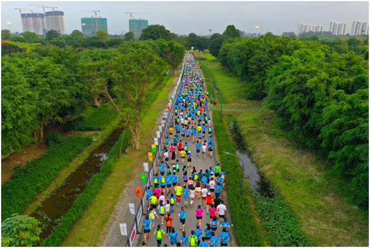 Chạy marathon trên cung đường ngập sắc xanh ở đô thị Ecopark - Ảnh 12.