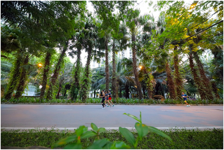 Chạy marathon trên cung đường ngập sắc xanh ở đô thị Ecopark - Ảnh 8.