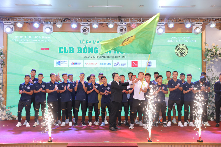 Tỉnh Hòa Bình ra mắt CLB bóng đá đầu tiên vùng Tây Bắc - Ảnh 1.