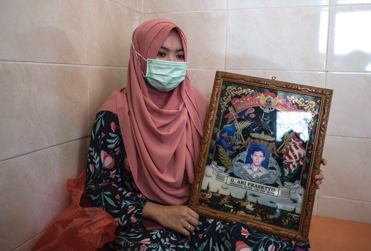 Thủy thủ tàu ngầm Indonesia dặn vợ và con gái cầu nguyện trước khi mất tích - Ảnh 2.