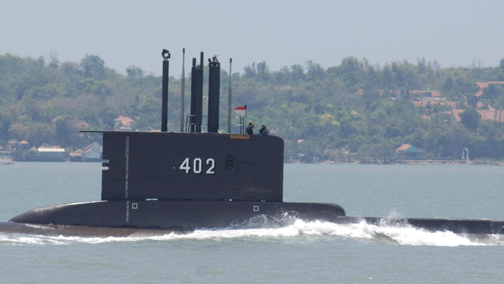 Chạy đua giải cứu tàu ngầm Indonesia - Ảnh 1.