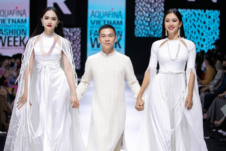 Adrian Anh Tuấn mở màn Tuần lễ thời trang quốc tế Việt Nam Xuân Hè 2021 - Ảnh 1.
