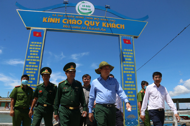 Bí thư Nguyễn Văn Nên thăm Thạnh An trước ngày thành xã đảo - Ảnh 1.