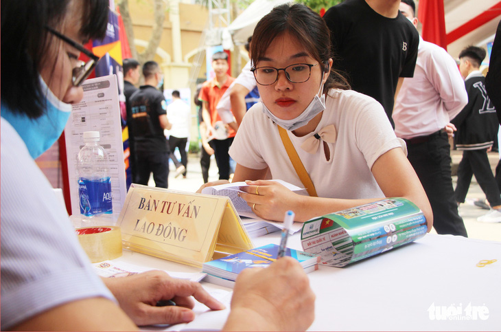 Hà Nội tổ chức phiên giao dịch việc làm: Gần 1.000 việc làm cho học sinh, sinh viên - Ảnh 1.