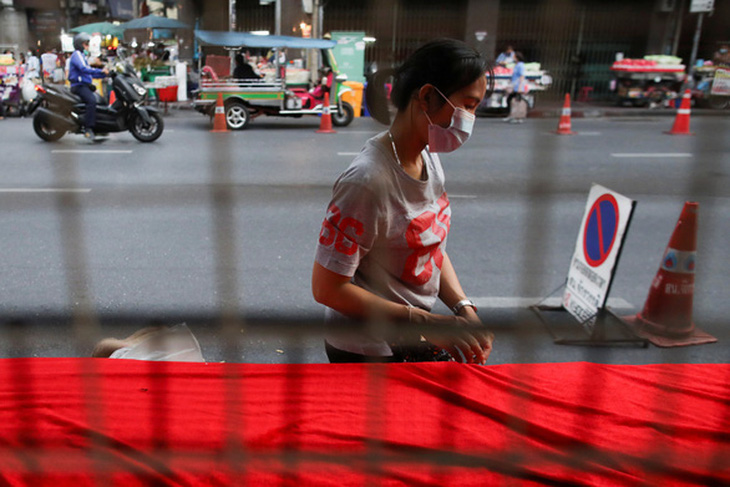 Bangkok thuộc vùng đỏ, Thái Lan đóng cửa 31 loại hình kinh doanh ở thủ đô - Ảnh 1.