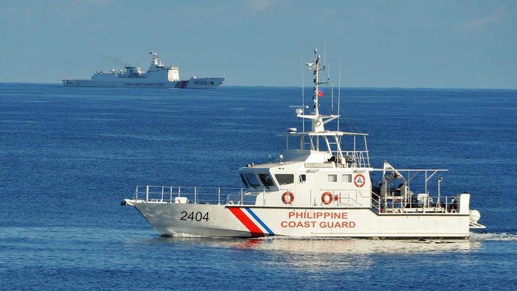 Cảnh sát biển Philippines diễn tập ở Biển Đông, gần Scarborough - Ảnh 1.