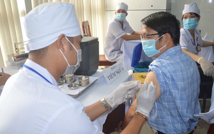 Sóc Trăng bắt đầu tiêm vắc xin COVID-19 cho gần 7.500 cán bộ y tế, bộ đội biên phòng...
