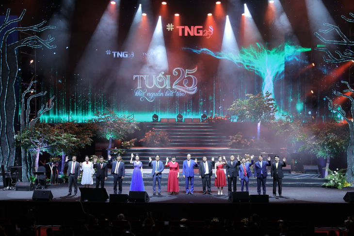 Đêm nhạc kỷ niệm 25 năm đầy cảm xúc của Tập đoàn TNG Holdings Vietnam - Ảnh 1.